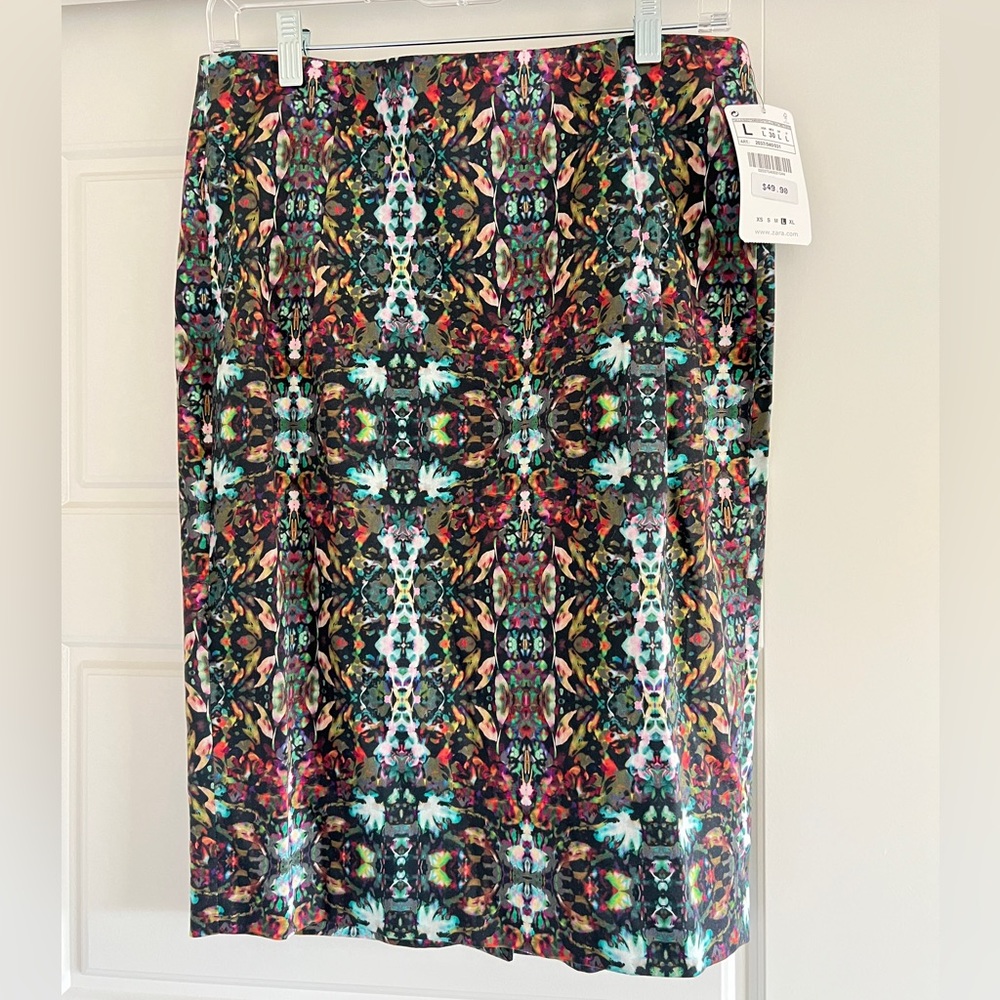 Zara Women’s Stretch Pencil Skirt Black/Multicolor Size L NWT